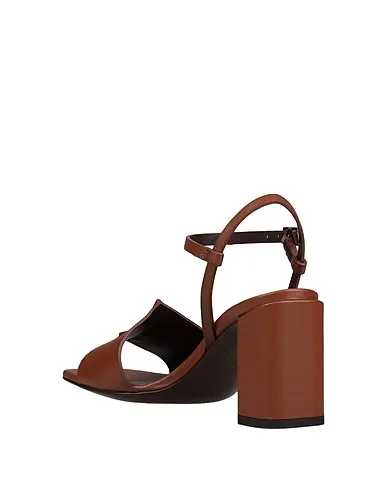 https://images.styletyx.com/images/brown-leather-sandals-hazy-611739670_3.webp