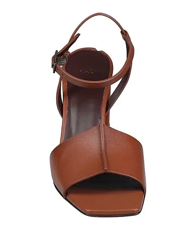 https://images.styletyx.com/images/brown-leather-sandals-hazy-611739670_4.webp
