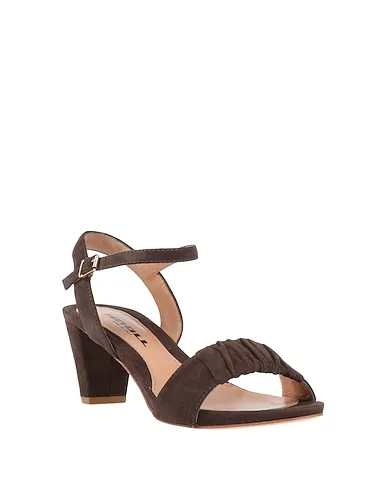 https://images.styletyx.com/images/brown-leather-sandals-knoll-1961812309_2.webp