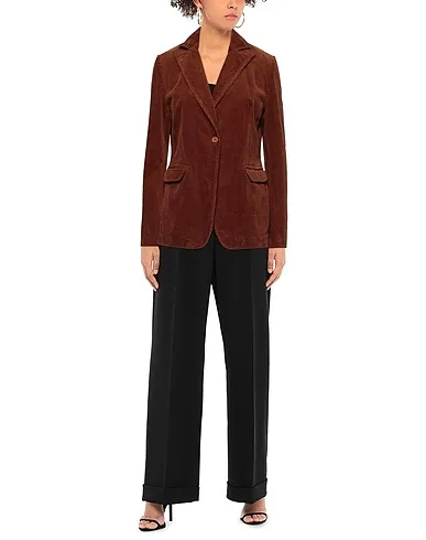 https://images.styletyx.com/images/brown-velvet-blazer-white-wise-939421336_2.webp