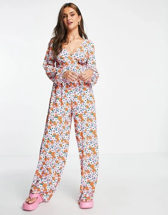 https://images.styletyx.com/images/bubble-crepe-button-back-long-sleeve-jumpsuit-in-floral-print-asos-design-2256821_1.webp