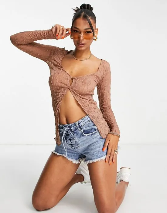 https://images.styletyx.com/images/bubble-effect-y2k-cardigan-in-wavy-mesh-motel-3154160_4.webp