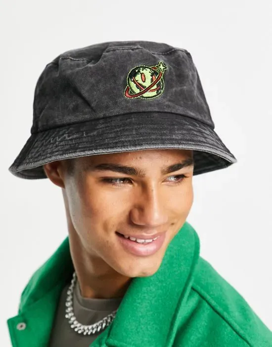 https://images.styletyx.com/images/bucket-hat-in-washed-black-with-smile-asos-design-13253346_3.webp