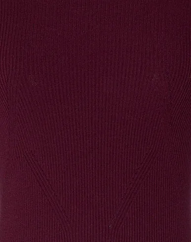 https://images.styletyx.com/images/burgundy-knitted-turtleneck-clips-872496586_4.webp