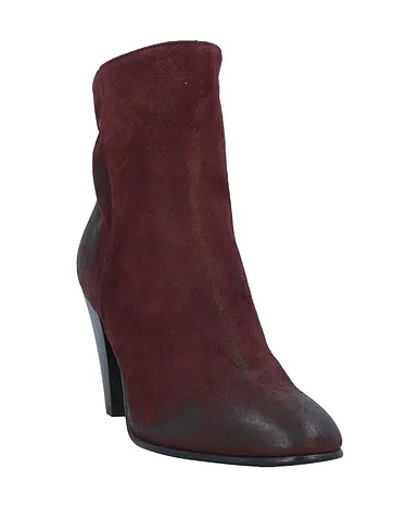https://images.styletyx.com/images/burgundy-leather-ankle-boot-fru-it-1689358_2.webp