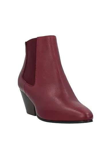 https://images.styletyx.com/images/burgundy-leather-ankle-boot-riccardo-cartillone-1705963_2.webp