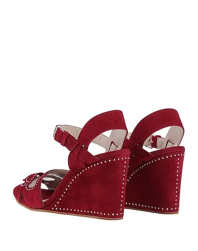 https://images.styletyx.com/images/burgundy-leather-sandals-marc-jacobs-1617592_3.webp
