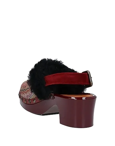 https://images.styletyx.com/images/burgundy-mules-and-clogs-etro-1571019_3.webp