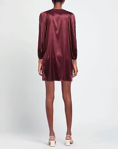 https://images.styletyx.com/images/burgundy-satin-midi-dress-kontatto-13154644_3.webp