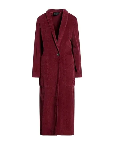 https://images.styletyx.com/images/burgundy-velvet-coat-now-1222855098_1.webp