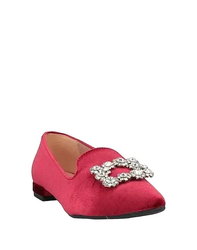 https://images.styletyx.com/images/burgundy-velvet-loafers-geneve-13415477_2.webp