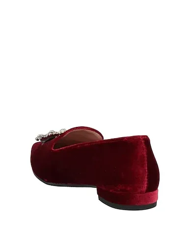 https://images.styletyx.com/images/burgundy-velvet-loafers-geneve-13415477_3.webp