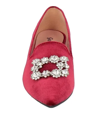 https://images.styletyx.com/images/burgundy-velvet-loafers-geneve-13415477_4.webp
