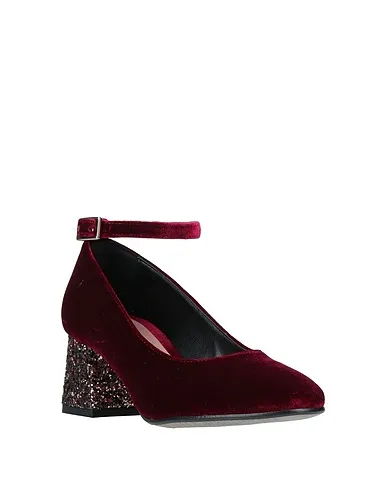 https://images.styletyx.com/images/burgundy-velvet-pump-6carina-1553386698_2.webp