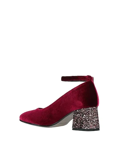 https://images.styletyx.com/images/burgundy-velvet-pump-6carina-1553386698_3.webp
