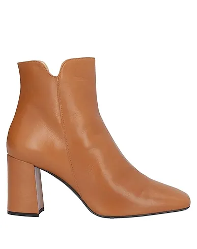 https://images.styletyx.com/images/camel-ankle-boot-prezioso-1445845_1.webp