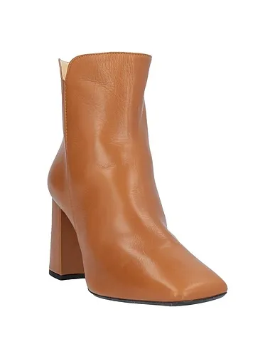 https://images.styletyx.com/images/camel-ankle-boot-prezioso-1445845_2.webp
