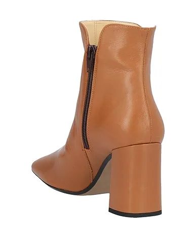 https://images.styletyx.com/images/camel-ankle-boot-prezioso-1445845_3.webp