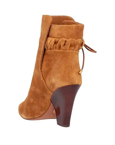 https://images.styletyx.com/images/camel-ankle-boot-tory-burch-464453_3.webp
