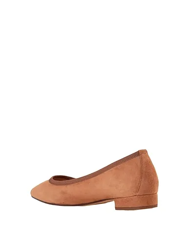 https://images.styletyx.com/images/camel-ballet-flats-campo-marzio-ballerette-1398828_3.webp