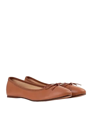 https://images.styletyx.com/images/camel-ballet-flats-colonna-ballerette-2504683_2.webp