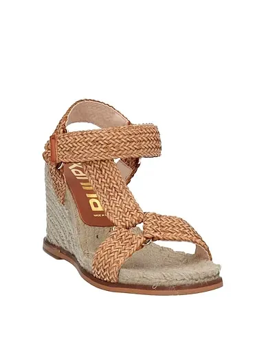 https://images.styletyx.com/images/camel-espadrilles-kanna-3205602_2.webp