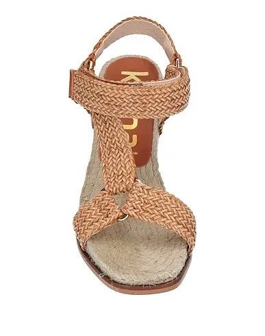 https://images.styletyx.com/images/camel-espadrilles-kanna-3205602_4.webp