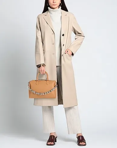 https://images.styletyx.com/images/camel-handbag-gum-design-875445646_3.webp