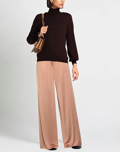 https://images.styletyx.com/images/camel-jersey-casual-pants-tom-ford-12969403_2.webp