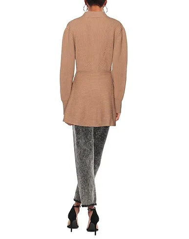 https://images.styletyx.com/images/camel-knitted-cardigan-alexander-mcqueen-1445491_3.webp