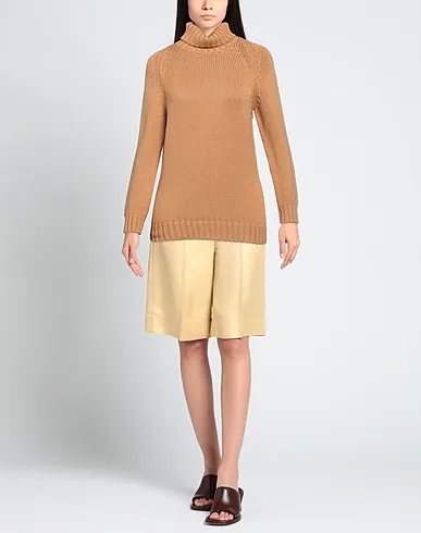 https://images.styletyx.com/images/camel-knitted-turtleneck-base-1224147388_2.webp