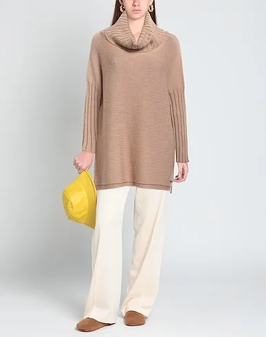 https://images.styletyx.com/images/camel-knitted-turtleneck-ermanno-firenze-14576936_2.webp