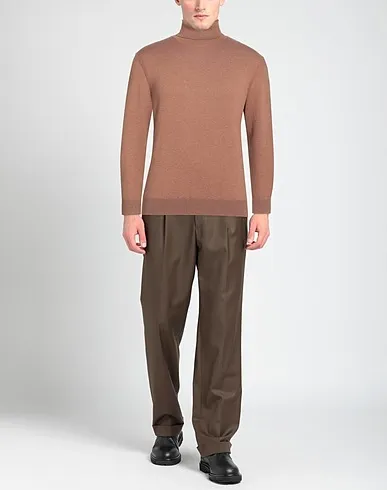 https://images.styletyx.com/images/camel-knitted-turtleneck-jean-paul-67573300_2.webp