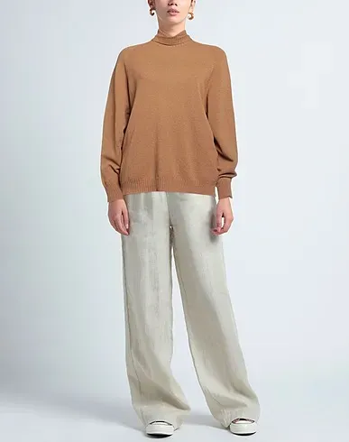 https://images.styletyx.com/images/camel-knitted-turtleneck-ma-ry-ya-1004381444_2.webp