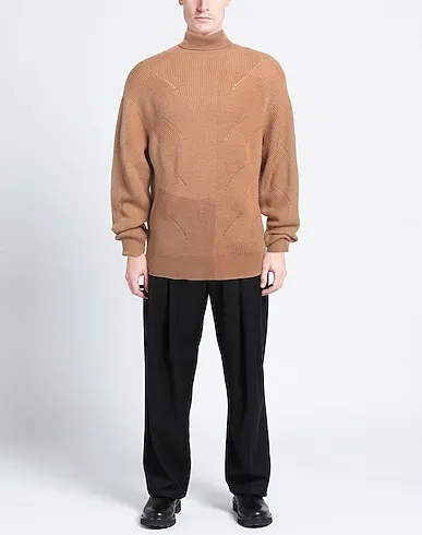 https://images.styletyx.com/images/camel-knitted-turtleneck-paura-103524907_2.webp