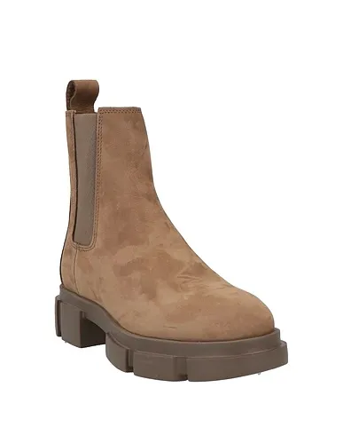 https://images.styletyx.com/images/camel-leather-ankle-boot-copenhagen-studios-1004914863_2.webp