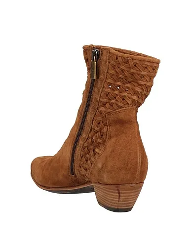 https://images.styletyx.com/images/camel-leather-ankle-boot-jo-ghost-711059400_3.webp