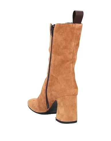 https://images.styletyx.com/images/camel-leather-ankle-boot-nila-nila-2993714_3.webp