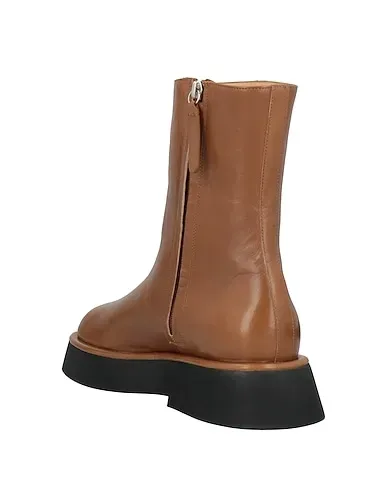 https://images.styletyx.com/images/camel-leather-ankle-boot-wandler-3079622_3.webp