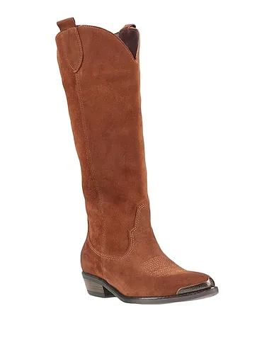 https://images.styletyx.com/images/camel-leather-boots-geneve-13401219_2.webp