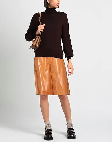 https://images.styletyx.com/images/camel-leather-cropped-pants-culottes-agnona-13290956_2.webp