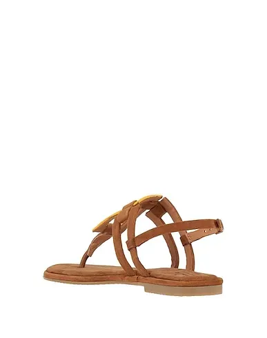 https://images.styletyx.com/images/camel-leather-flip-flops-studio-mode-16452970_3.webp