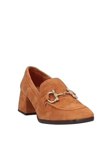https://images.styletyx.com/images/camel-leather-loafers-marian-13282133_2.webp