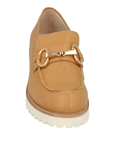 https://images.styletyx.com/images/camel-leather-loafers-vsl-13117995_4.webp