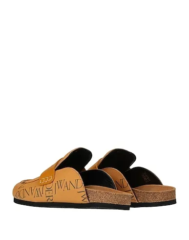 https://images.styletyx.com/images/camel-leather-mules-and-clogs-jw-anderson-3454823_3.webp