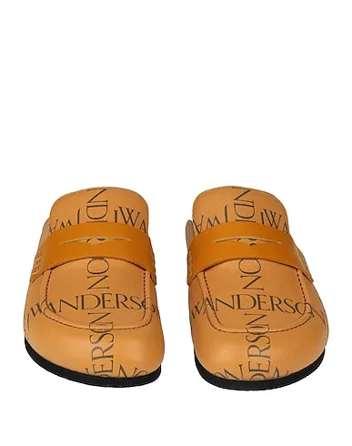 https://images.styletyx.com/images/camel-leather-mules-and-clogs-jw-anderson-3454823_4.webp