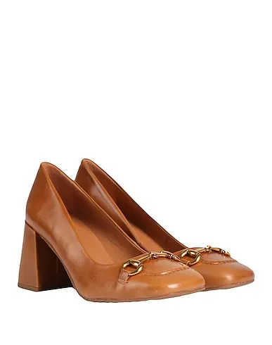 https://images.styletyx.com/images/camel-leather-pump-bruno-premi-3246984_4.webp
