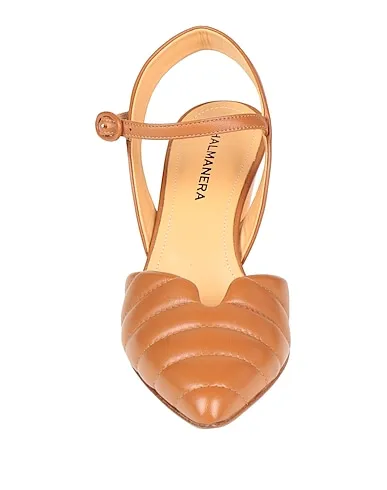 https://images.styletyx.com/images/camel-leather-pump-halmanera-1005221990_4.webp