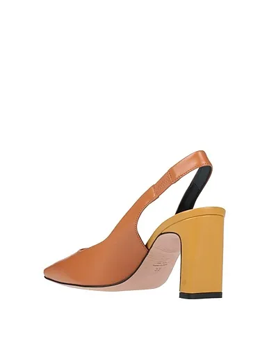 https://images.styletyx.com/images/camel-leather-pump-kalliste-1225516121_3.webp