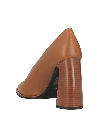 https://images.styletyx.com/images/camel-leather-pump-tiffi-873559019_3.webp